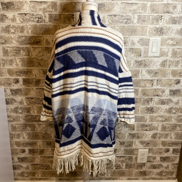 Nic + Zoe open front cardigan. Size L. Blue,white SW pattern. Fringe. 3/4 sleeve - Picture 9 of 13